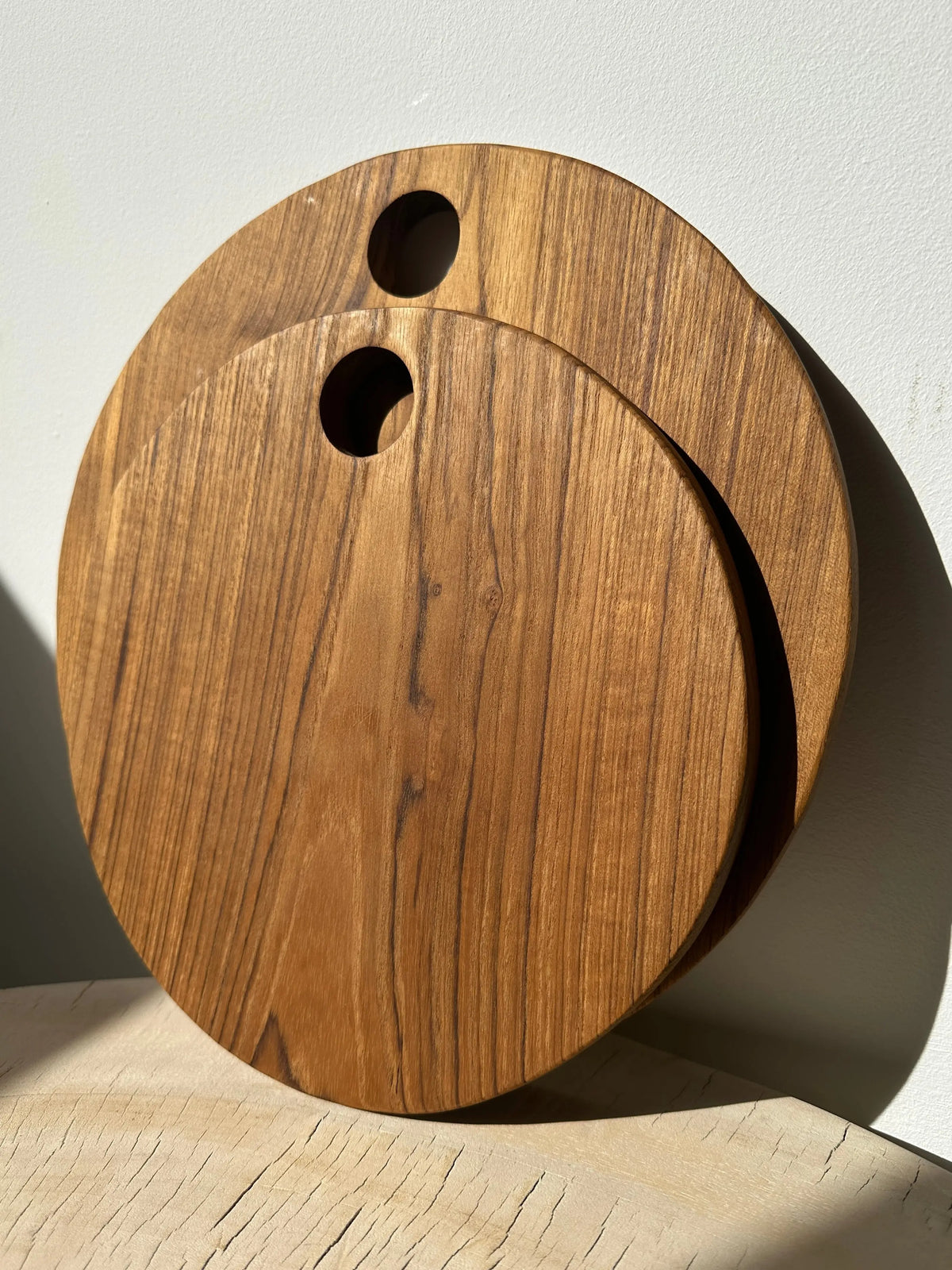 Round teak board with cut-outs – view 8