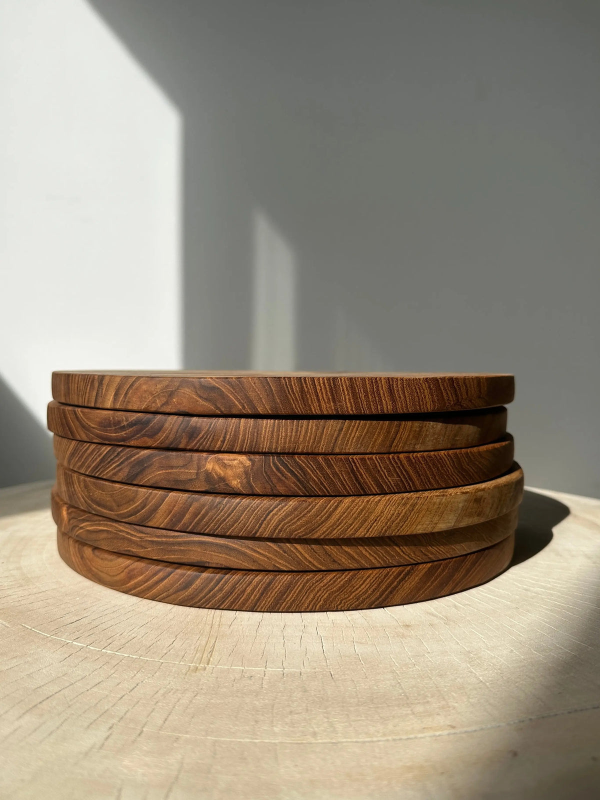Round teak board with cut-outs – view 9