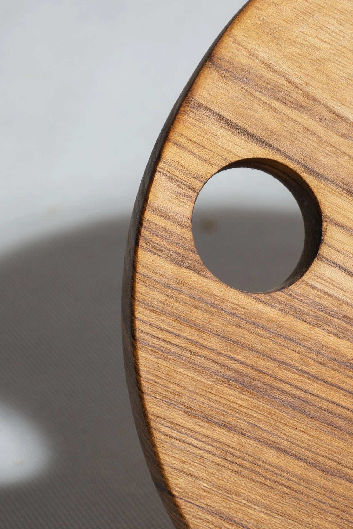 Round teak board with cut-outs – view 15