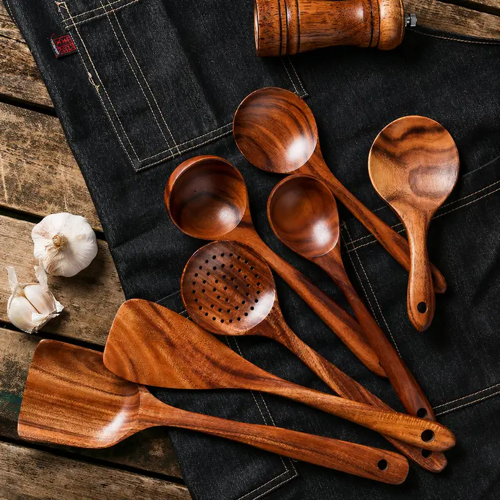 Wooden cooking utensil set – view 2