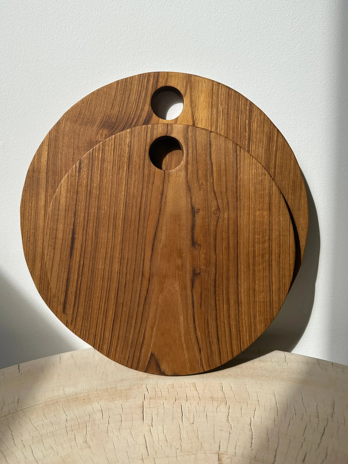 Round teak board with cut-outs, 30 cm